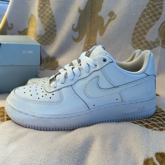 Nike Air Force One - 07 Low - All White - 25th Anniversary Edition - Size 4Y - Picture 2 of 9